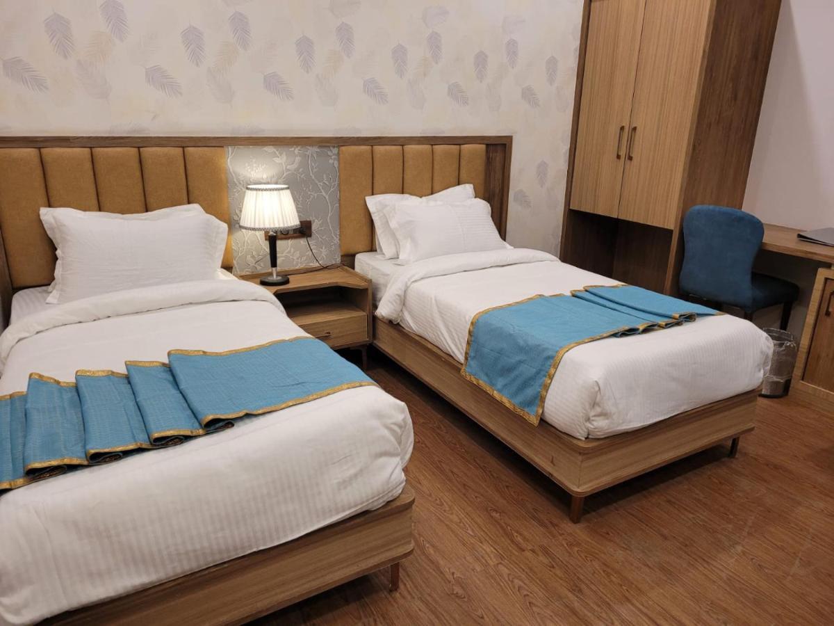 Prime Land Hotel Varanasi Exterior photo