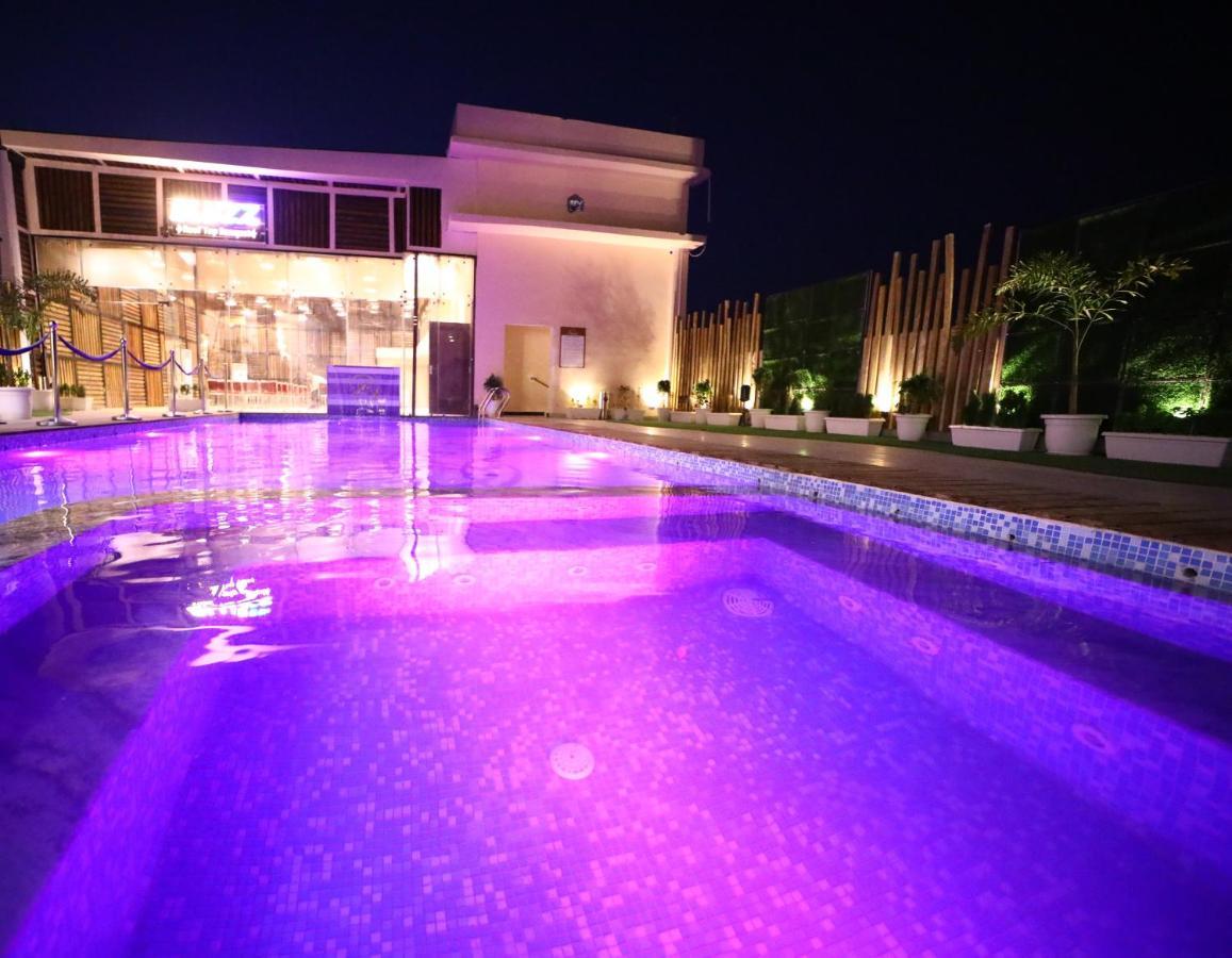 Prime Land Hotel Varanasi Exterior photo