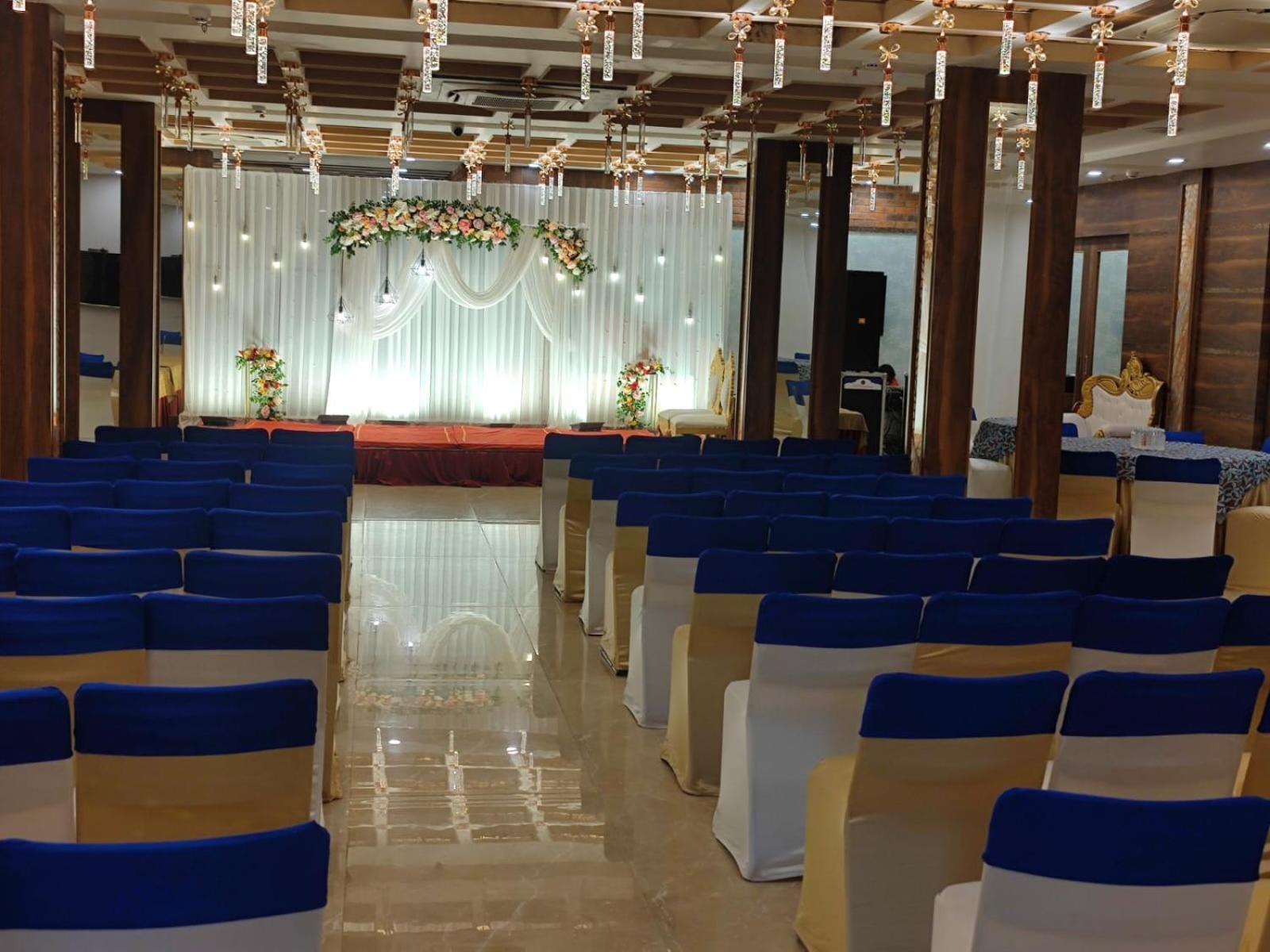 Prime Land Hotel Varanasi Exterior photo