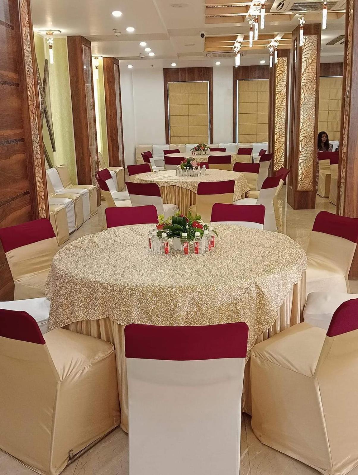Prime Land Hotel Varanasi Exterior photo